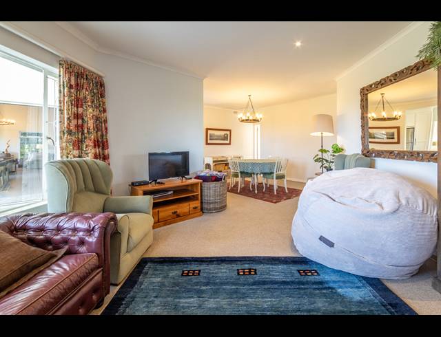 3 BEDROOM FREEHOLD FOR SALE IN UNDERBERG